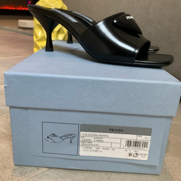 PRADA - Picture 4 of 16